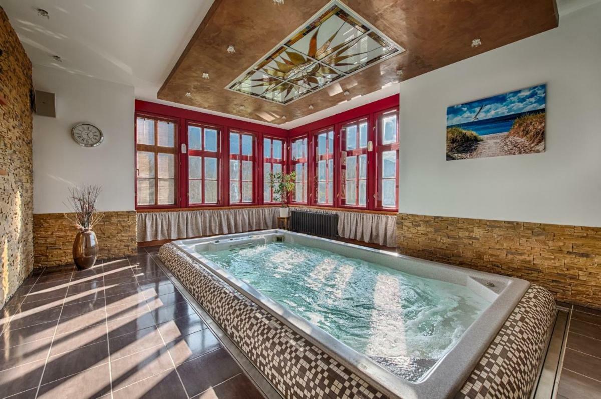 Hotel Zlatý Orel Ostravice Buitenkant foto