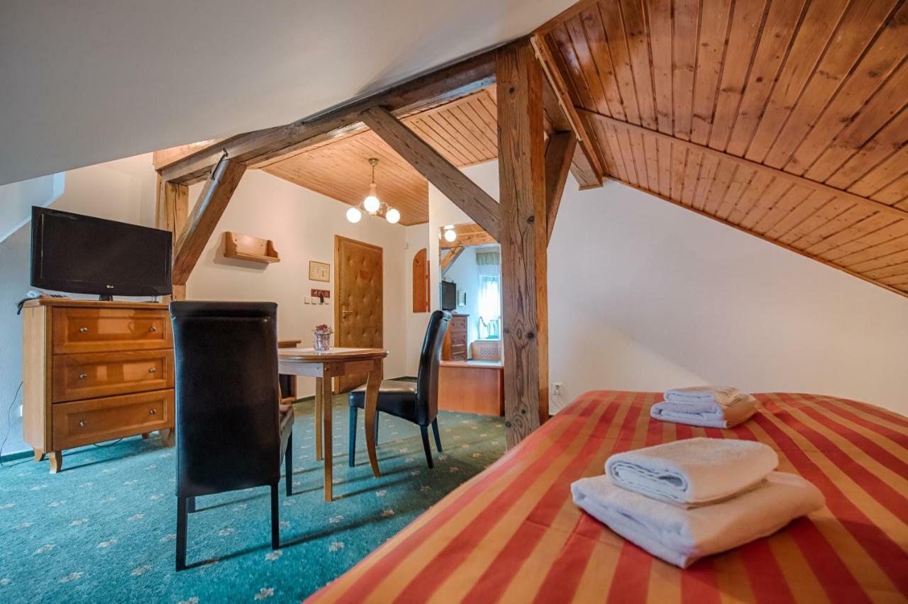 Hotel Zlatý Orel Ostravice Buitenkant foto